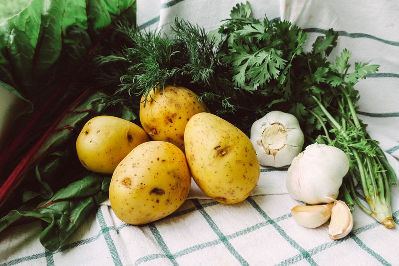 Crispy smashed potatoes with herbs and garlic