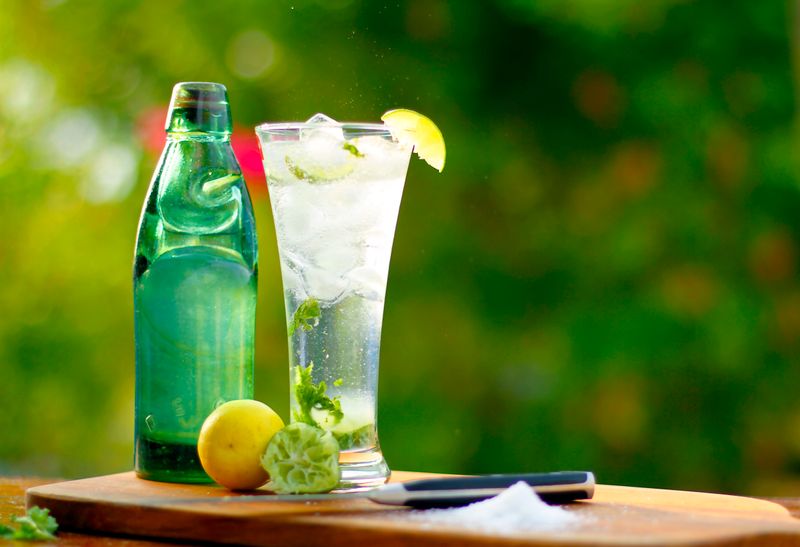 Sparkling mineral water with cucumber and citrus